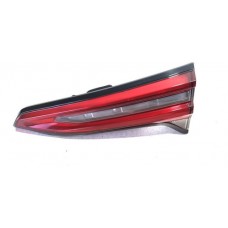 Lanterna Tampa Tras Dir Hilux Sw4 Srx 2023 E3506 C/detalhe Direito/passageiro Vermelho